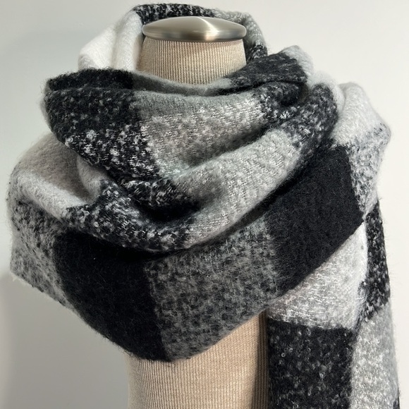 Oversized Plaid Scarf Fuzzy Black Gray White with Tassels - Picture 2 of 9
